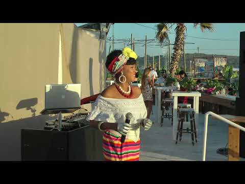 זמרת לחתונה זו הזמרת הברזילאית אליזט! אליזט במופע ססגוני וסוחף במגוון שפות ומקצבים לחתונה שזוכרים