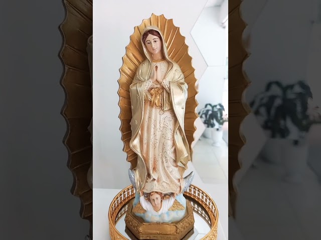 Vídeo relacionado con Pop Mary, Estatua Moderna de la Virgen María, Figurina Decorativa de Resina, Regalo Único de Colección (Amarillo Neón)