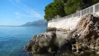 preview picture of video 'Kamen Brela near Punta Rata Beach along the Adriatic Sea in Brela, Croatia'