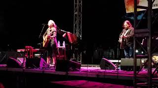 Joan Osborne "Don't Think Twice, It's All Right" (Bob Dylan cover) 6/1/18 Iowa City, Iowa