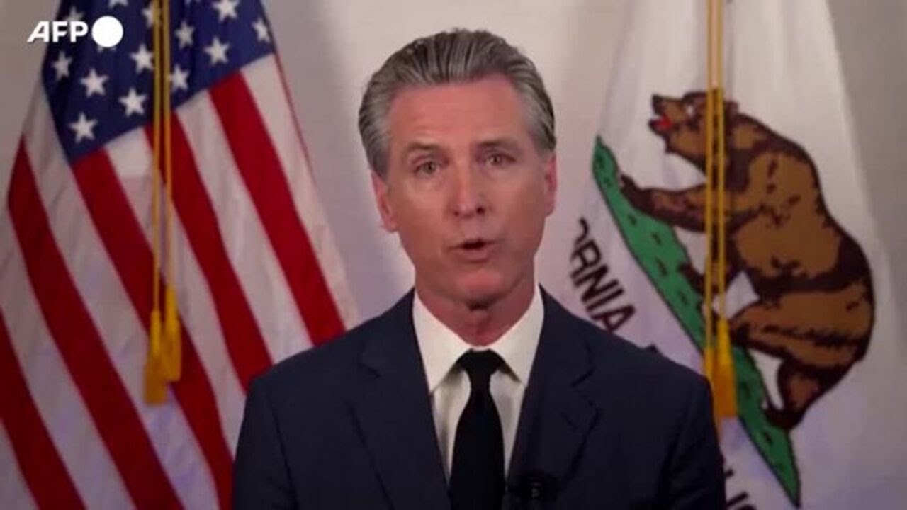 Il Governatore della California: "La democrazia e' sotto attacco"
