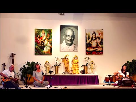 Eigenschaftsmeditation und Mantrasingen mit Sarada - Satsang Yoga Vidya Kirtan 20:00 Uhr 20.07.2020
