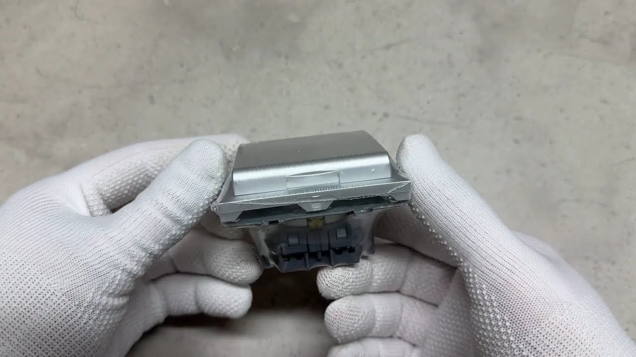 Розетка с заземлением, крышкой и шторками, механизм серебро 16А Soft ER131-S ARDERO (без рамки) 80796