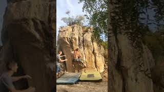 Photo of problem Problem 5 (Abellot Negre) in El Cogul boulder Area