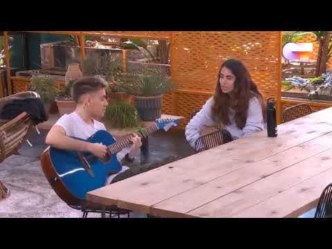 Anaju y Hugo cantan Me Iré a la guitarra