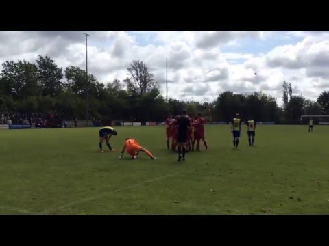 Wietse van Diepen scoort de 0-2 voor Zouaven tegen AFC 34