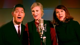 Inside Jane Lynch&#39;s New Christmas Album Featuring Classic And New Tunes