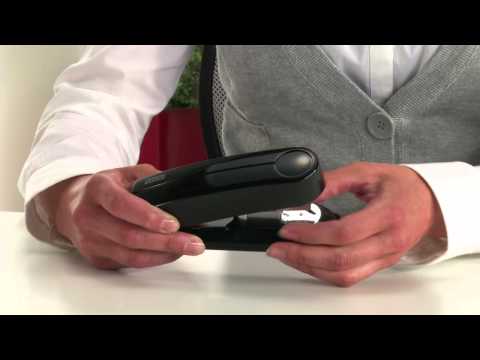 Flachheftgerät Novus B4FC in der Anwendung