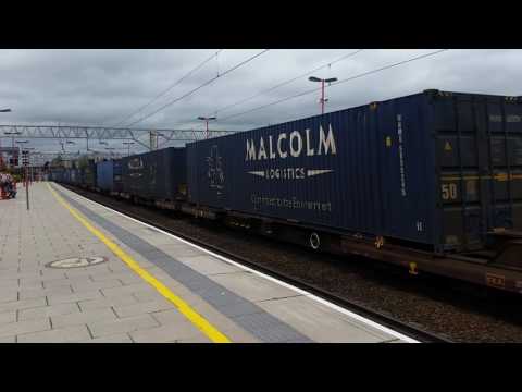 Stafford Railway Station 90024/90028 pass P4 on 4M25 on the 2nd August 2017