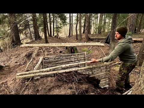 Building a Cozy Bushcraft Shelter from Bark, Moss and Earth
