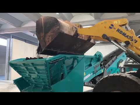 Powerscreen's LL75 Low Level Feeder Stacking Conveyor