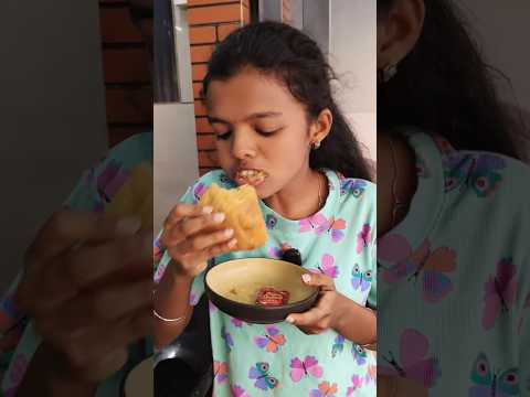 சமோசா வைத்து ஒரு சின்ன காமெடி வாங்க பார்க்கலாம்...😂😂😂 #shorts #viral #trending #youtubeshorts