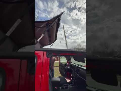 Open soft top Jeep Wrangler 2021