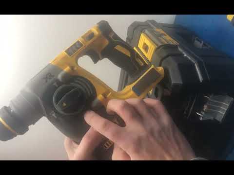 Перфоратор аккумуляторный бесщеточный SDS-Plus DeWALT DCH273NT Перфоратор аккумуляторный бесщеточный SDS-Plus DeWALT DCH273NT