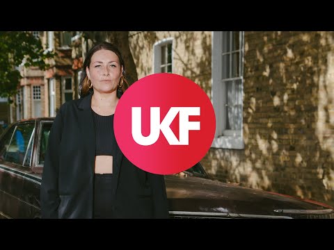 Charli Brix - Touch Me