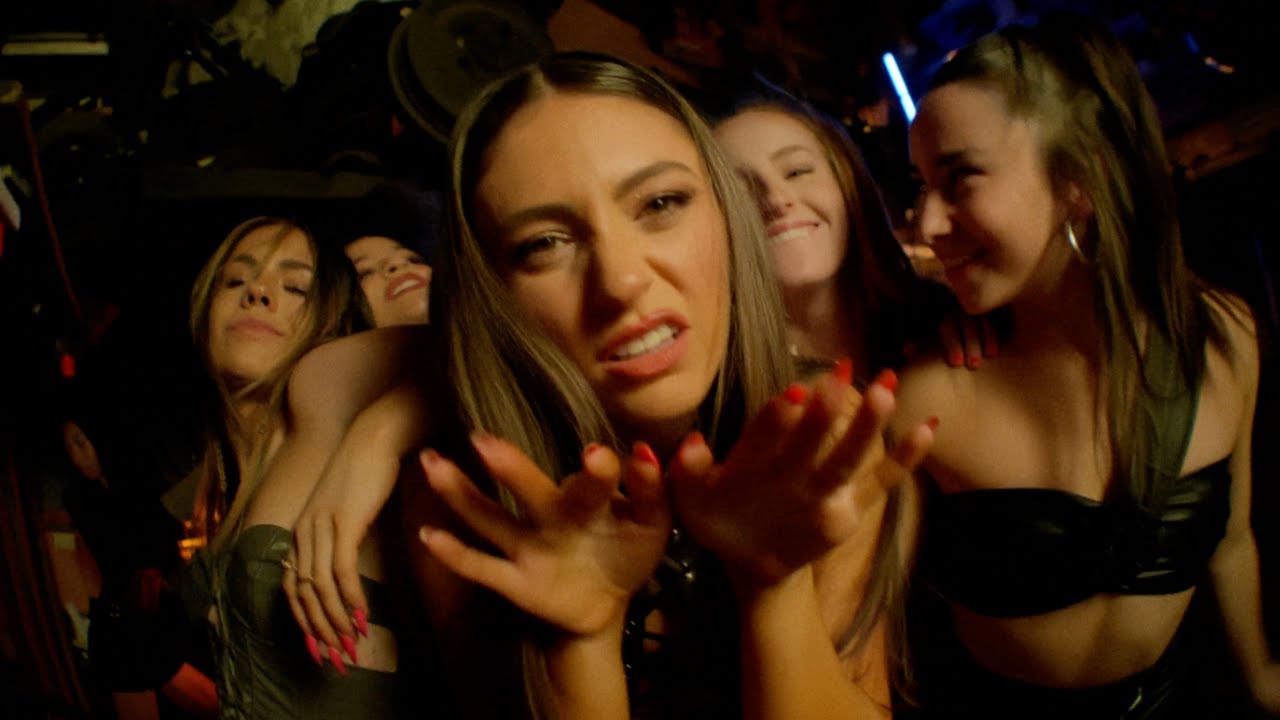 Mia Mormino - A Girl's World thumbnail