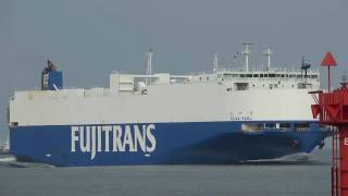preview picture of video '名古屋港へ入港するRORO船（清和丸　SEIWA MARU）[SONY　DSC-HX5V]'
