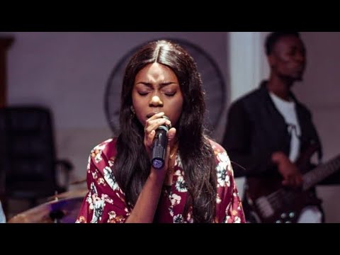 SOUPIR (David Ize) by Sis. Aurélie Kiala 🥶 Quelle présence de Dieu !! #jesus #worship #atmosphere