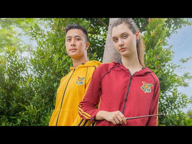 Vídeo relacionado con Cinereplicas Harry Potter - Veste Tournoi des Trois Sorciers Cedric Diggory - Enfant/XS/S/M/L - Licence Officielle (L)