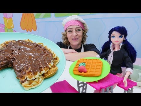 Video in German with Nicole. Waffles for Marinette. Modeling with Play-Doh.