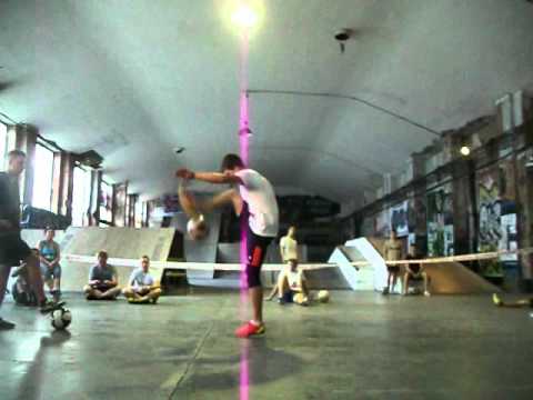 Kenny vs Mistre / Top 16 / Factory Freestyle Football Competition 2012