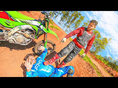 CHAMEI O THIAGO PARA UM RACHA DE MOTOCROSS E DEI UMA SURRA NELE !