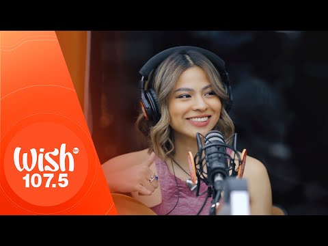 Janine performs "Sandig" LIVE on Wish 107.5 Bus