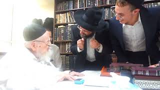 רבינו מרן שליט"א: לקרוע את צווי הגיוס!!!