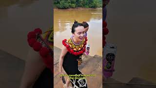 Download lagu Adat lama Iban ke agi dikemeran ba Song iaitu Adat meri anak mit mandi. mp3