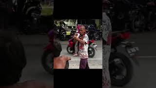 Download lagu Lucu Sesama Orang Gila Berantem mp3