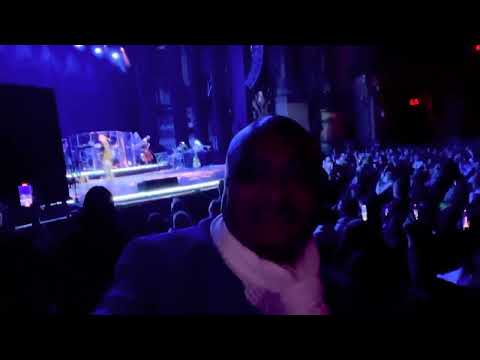 Joan Manuel Serrat se despide con Penélope en New York.