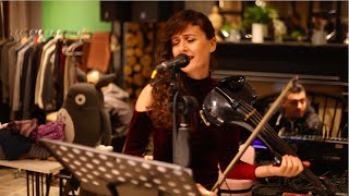 Güneş Özgeç // In The Mood // Live Electric Violin Performance and Singing