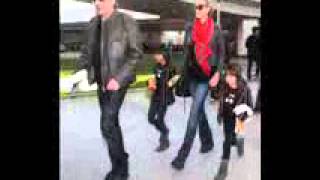 REGARDE MOI T AIMER DE Mr JOHNNY HALLYDAY VISITE PAR JONNY CALAIS