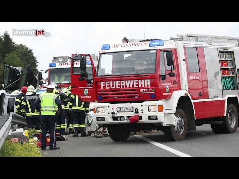 Schwerer Verkehrsunfall auf der Innkreisautobahn bei Weibern fordert drei Verletzte