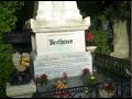 Beethoven's grave in Vienna  www.FreeTrioCD.com