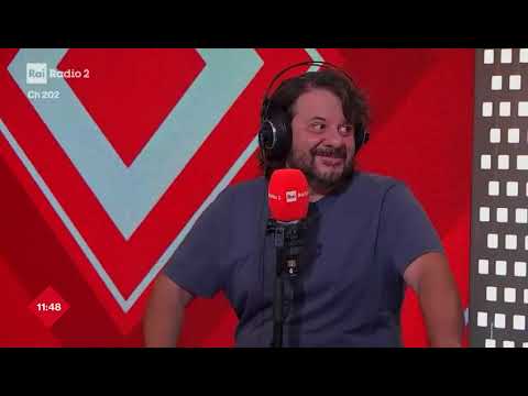 Peppino La Faci ospite da Lillo e Greg canta   sweet child of mine Figghiola Duci