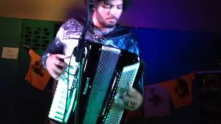 Mestrinho Improvisando Lamento Sertanejo no Forro de Vitrola - 13/04/2014