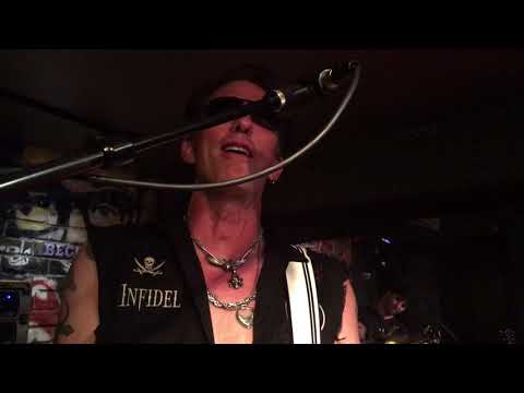 Jenna Syde of Paradise Kitty with Faster Pussycat Knocking on Heavens Door LIVE in Cleveland