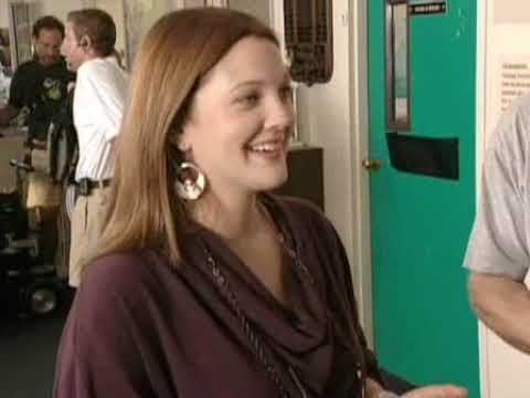 Drew Barrymore shows how to 80s dance on the set of Donnie Darko (with Noah Wyle & Richard Kelly)