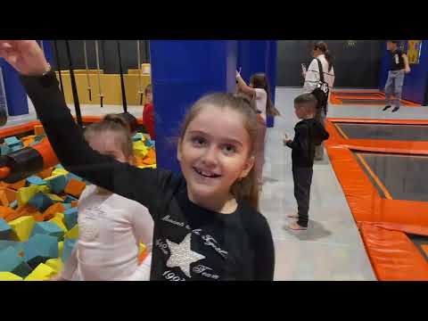 Reina Morea dhe Ajka në lodra(Prishtinë)