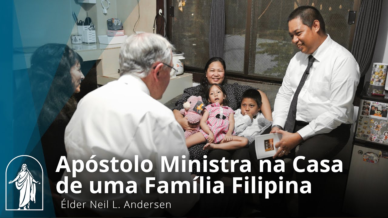 Apóstolo Ministra na Casa de uma Família Filipina | Élder Neil L. Andersen