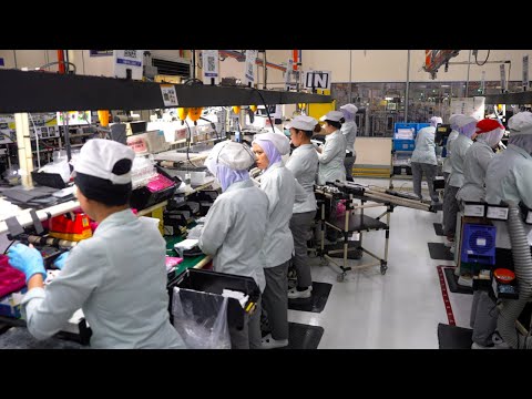 ファクスを大量生産するプロセス。世界最高のファクス製造工場。