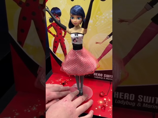 Vídeo relacionado con Miraculus Ladybug - Marinette Color Change 26 cm Doll - Bandai