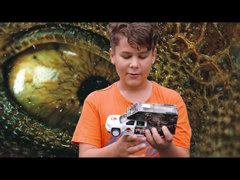 Металлическая машинка Che Zhi 1:32 «Chevrolet Silverado Crew III Dinosaur world» CZ21A, инерционная, свет, звук, с динозавром внутри / Белый