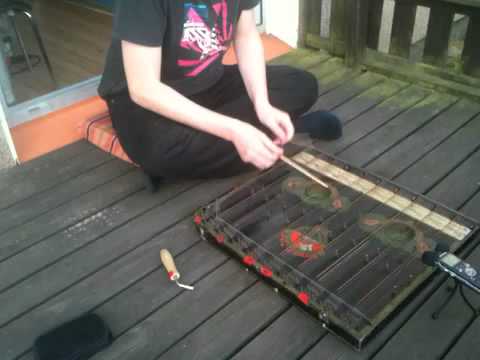 Playing the Harpeleik Zither