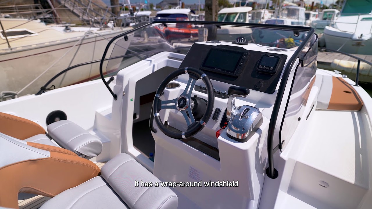Flyer 7 SUNdeck - video 2 - The cockpit and helm station