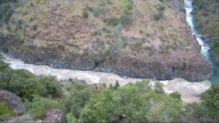 preview picture of video 'Trinity River, CA - High Flows May 2011'