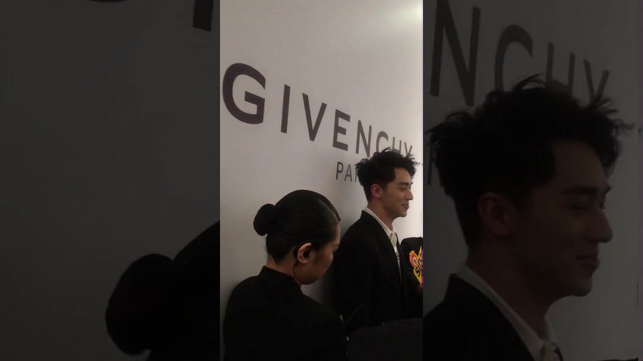 Does anyone like Chinese singer xu wei zhou?中国歌星许魏洲 photo by myself