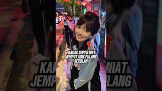 Download lagu My older brother just wanted to pick up his younger sibling, but ended up embarrassing him 😳🤭 mp3