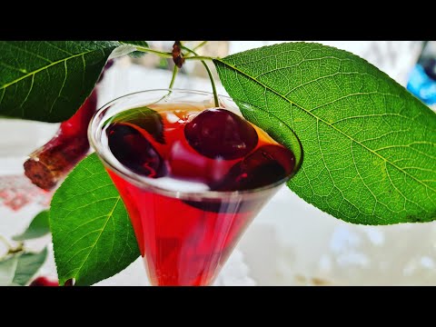 Sour Cherry liqueur: A Tasty Treat From Home / Visinata de casa